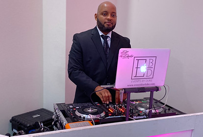 Wedding DJ in Houston TX Discover the best wedding DJ and Photo Booth Contact us today for a free consultation and make your wedding dreams come true.