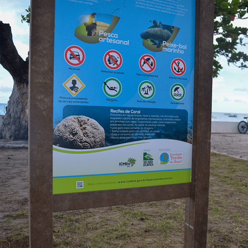 Sinalização em Madeira Plástica para Área de Proteção Costa dos Corais (APACC) Fundação Toyota