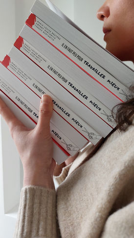 "Il en faut peu pour travailler mieux. 25 solutions pour désencombrer ma vie pro"