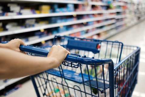 closeup-of-woman-with-shopping-cart-KRMP