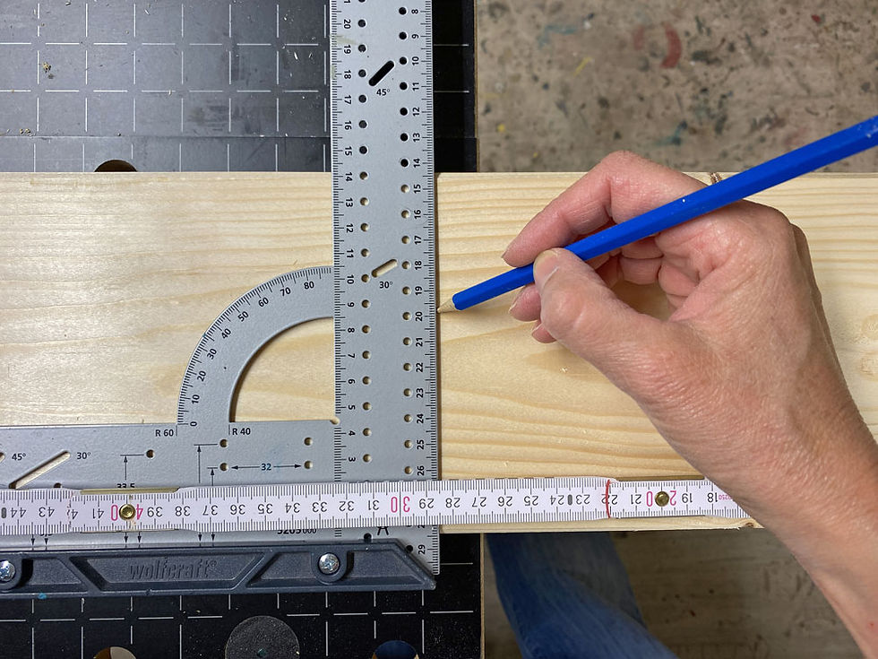 Holz messen für DIY Fensterladen
