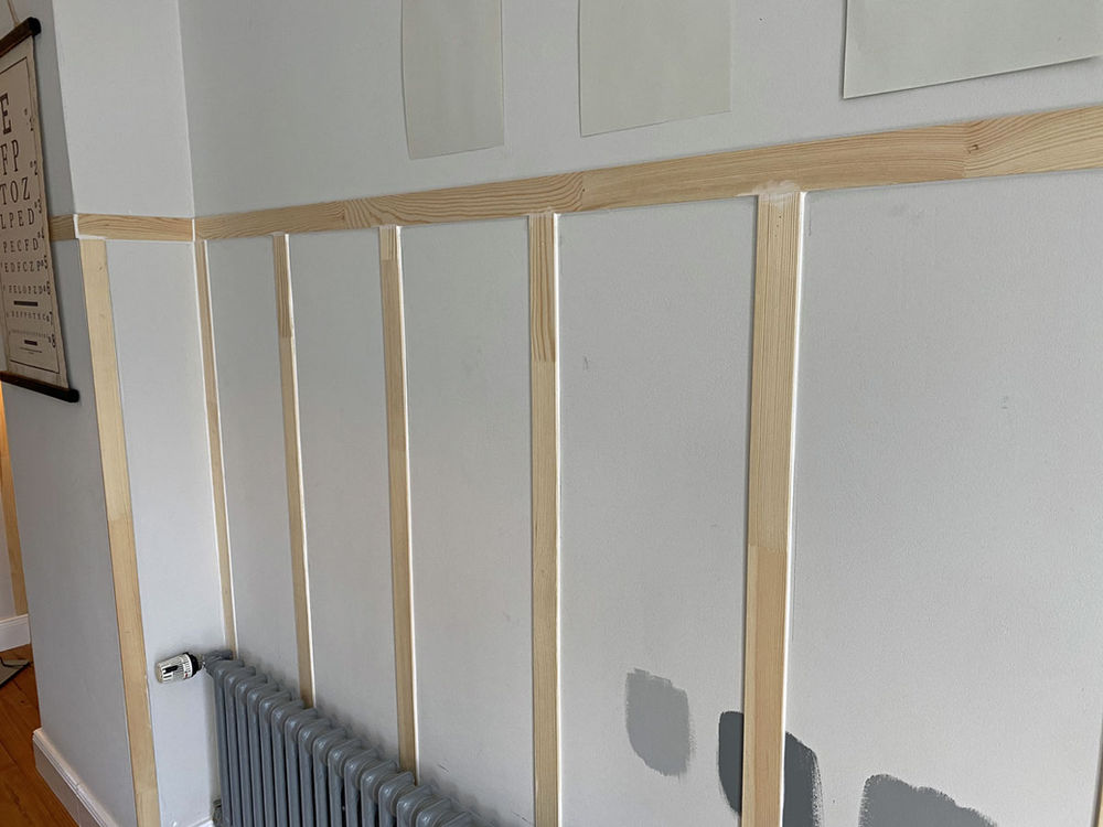 EINE DIY WANDTÄFELUNG ANBRINGEN - HIER GIBT ES DIE TIPPS & TRICKS