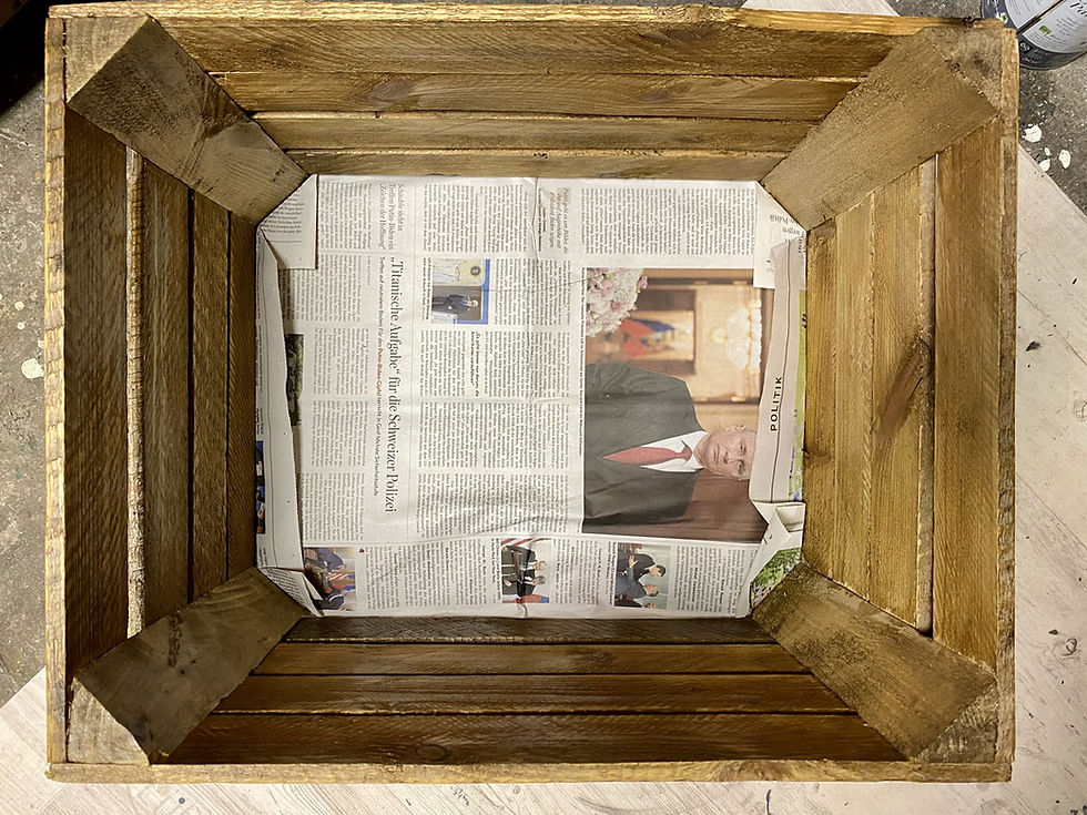 Zeitung Schablone schneiden