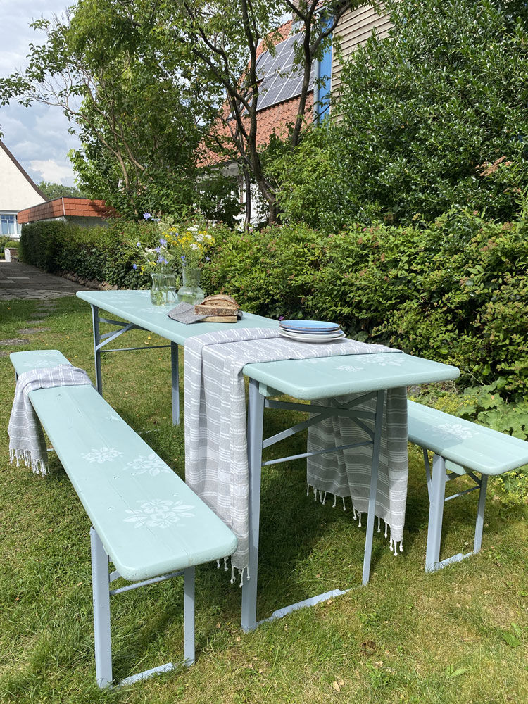 Bierbänke und Biertische streichen mit Outdoorfarbe