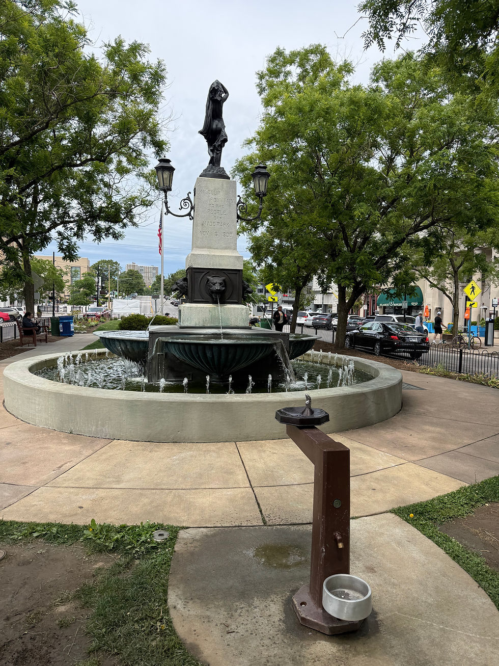 Hyde Park Square fountains