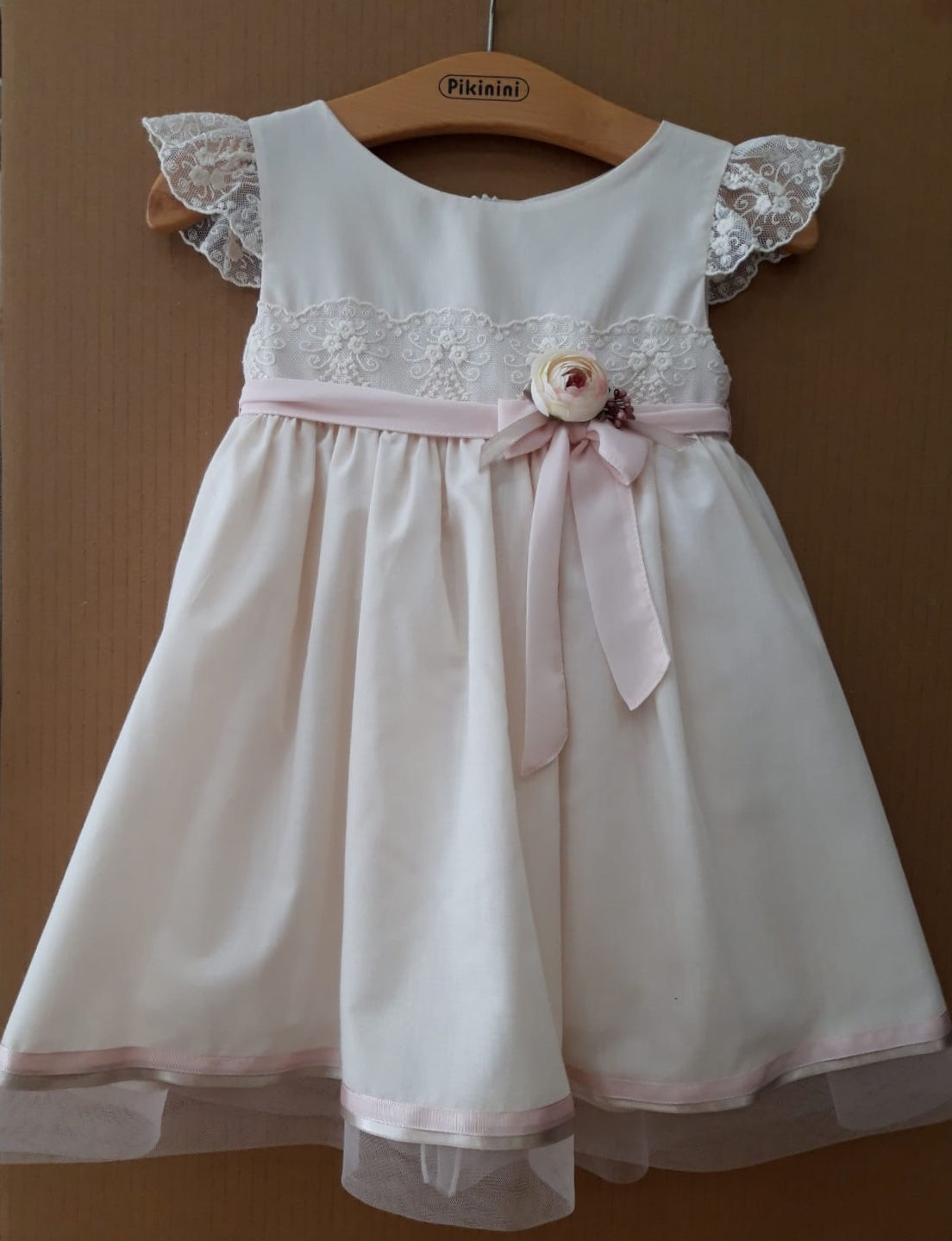 Dantelli Yarım Kollu Pembe Çiçek-Kurdelalı Bej Rengi Çocuk Abiye Elbise