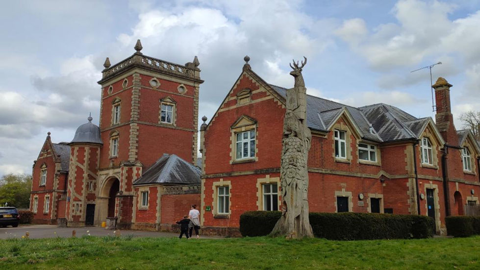 Rileys Court Worth park