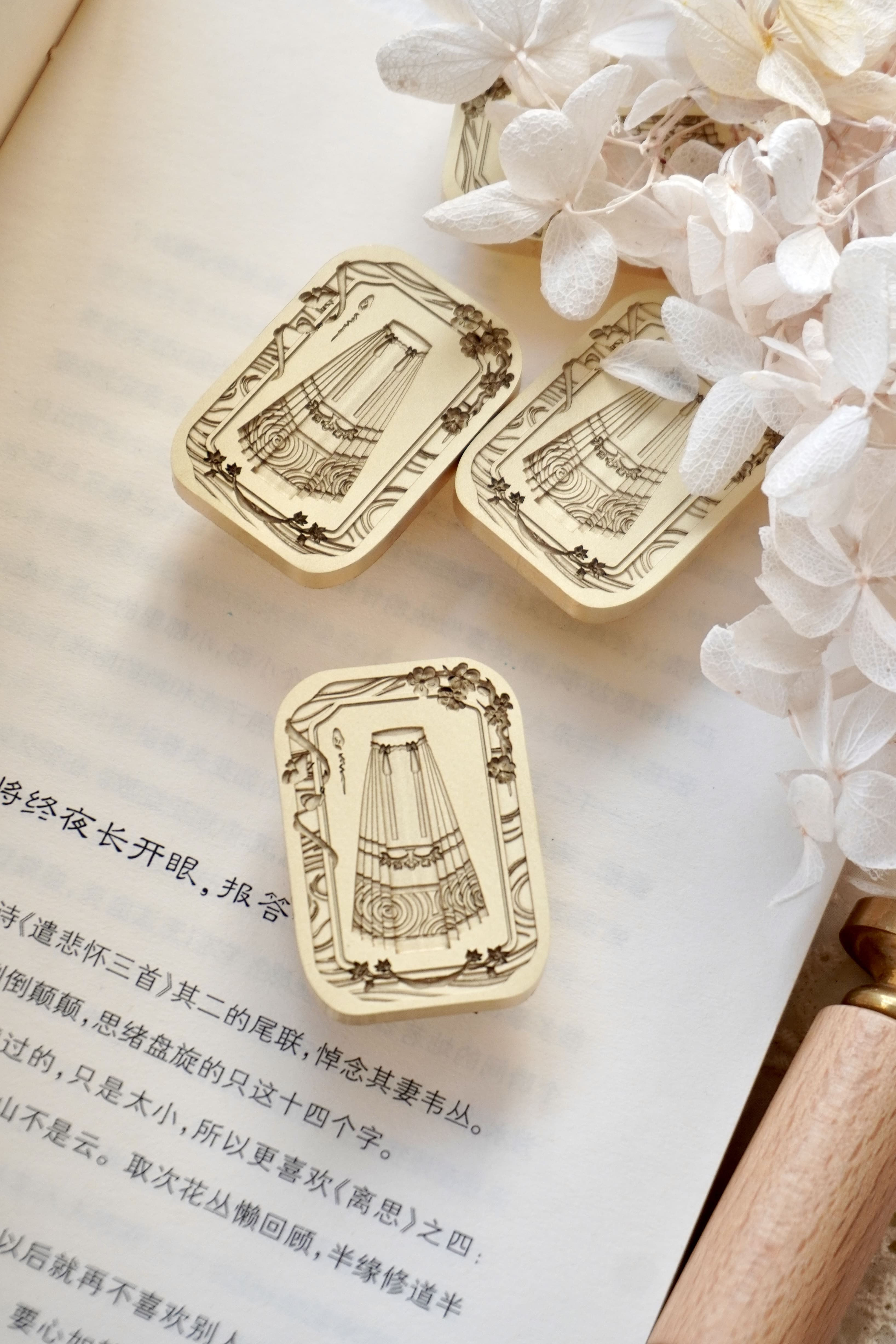 Traditional Chinese Skirt Brass Wax Seal Head