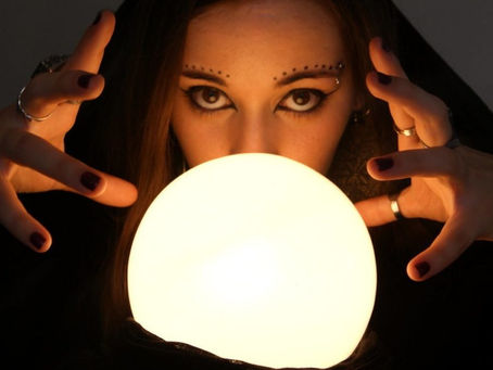 Existe vidência no copo, na vela e na bola de cristal?