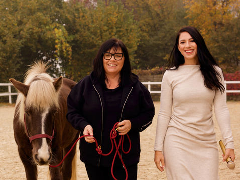 Christine Wenger & Caroline Kreutzberger mit Pferd