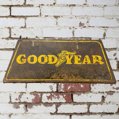 Vitnage Goodyear Tyre Stand