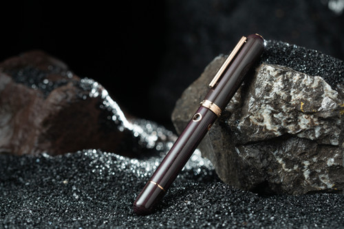 Nahvalur Nautilus Stylophora Berry Fountain Pen | The Balluta Pen Co