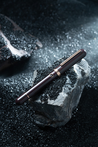 Nahvalur Nautilus Stylophora Berry Fountain Pen | The Balluta Pen Co
