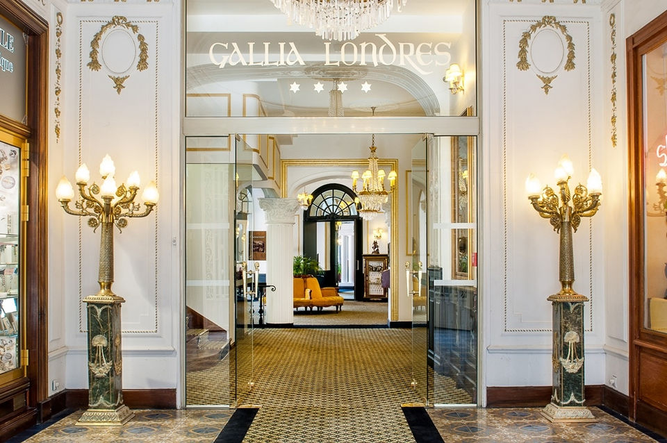 Lourdes france hotel lobby