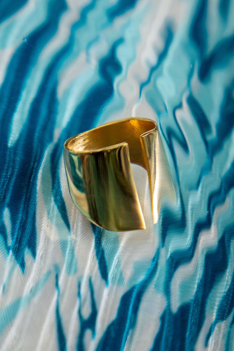 bold-gold-jewelry-ring-still-life-photography-fashion.jpg
