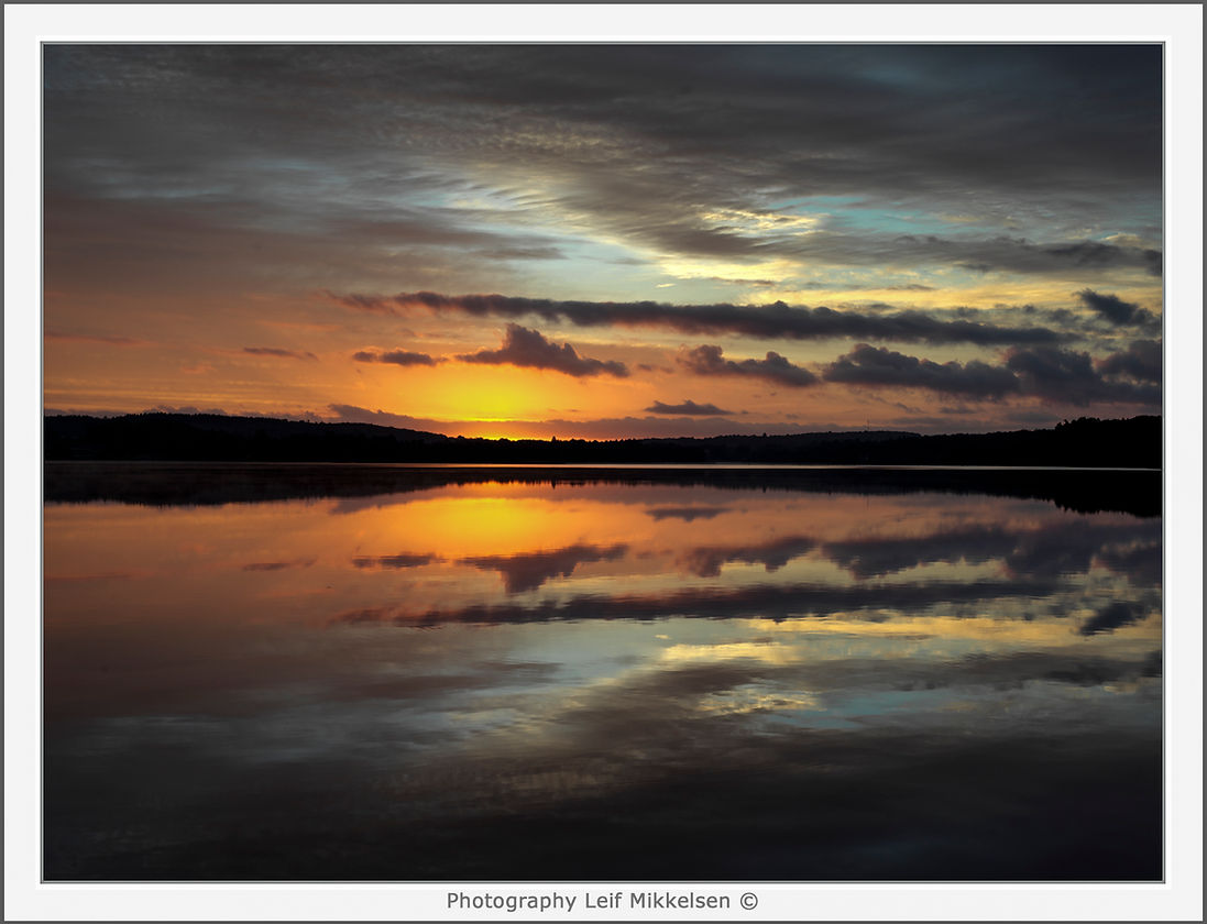Sunrise over Lake Hjälmsjön, 04:32 5 july 2017