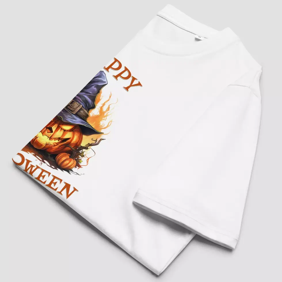 Miniature : T-shirt potiron happy Halloween unisexe. Modèle couleur blanc plié pour voir la qualité du tissu fabriqué avec un coton bio.