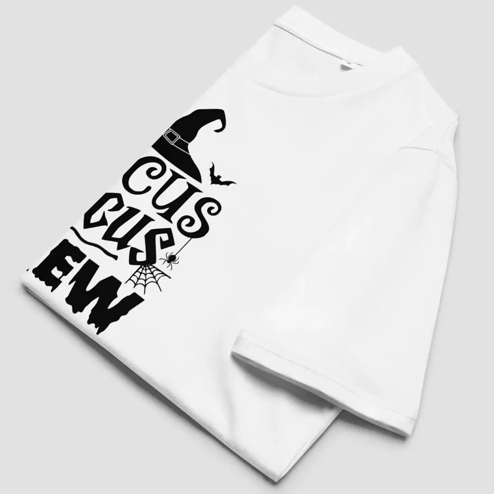 Miniature : T-shirt hocus pocus Halloween coupe unisexe. Modèle blanc plié pour montrer la qualité du tissu fait avec un coton bio.