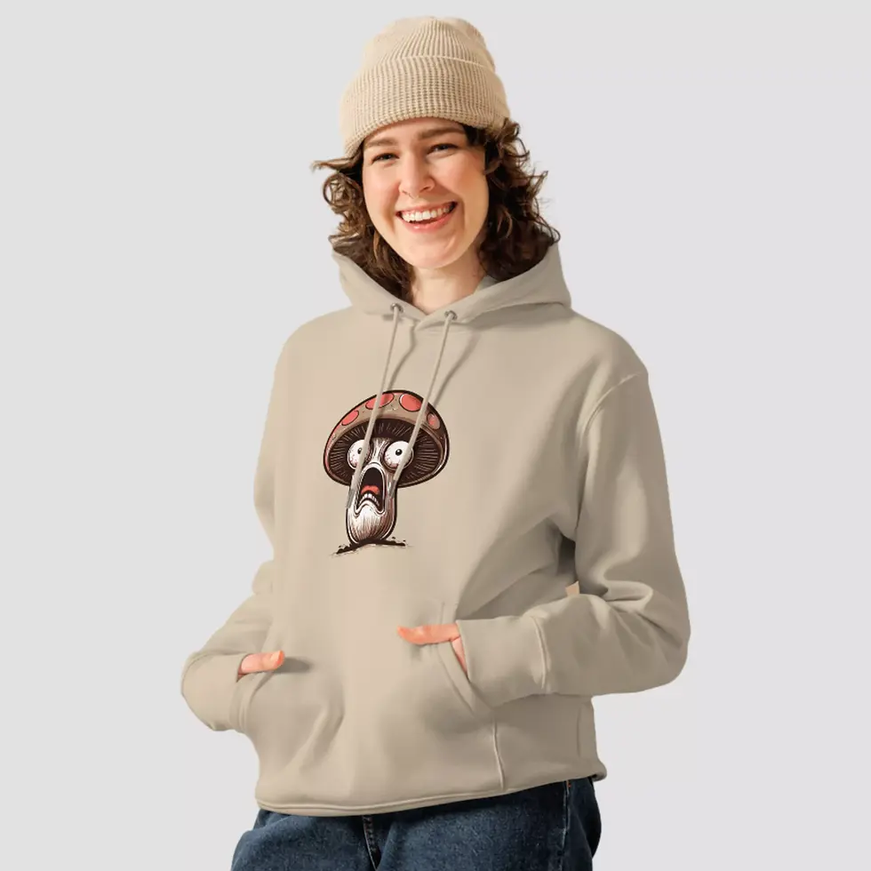 Miniature : Sweat à capuche humour décalé champignon sable. Haut unisexe mis en valeur par une femme. Design imprimé sur un coton bio.
