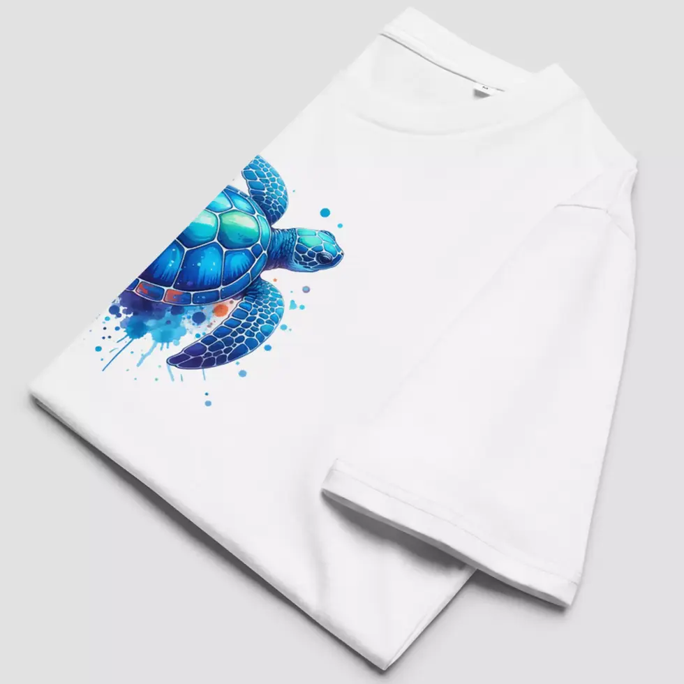 Miniature : T-shirt tortue marine blanc. Un haut unisexe plié pour voir la qualité du tissu en coton bio ultra doux et confortable.