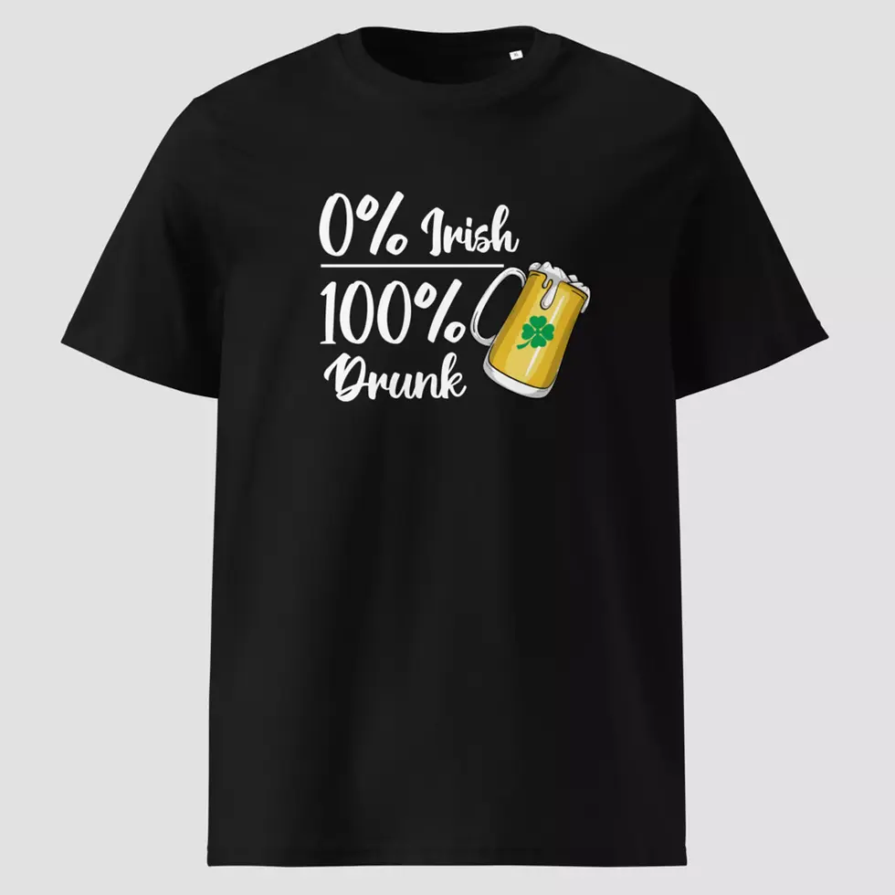 T-shirt bière Saint-Patrick noir. Haut unisexe en coton bio, orné d'un design unique et d'un texte déjanté pour le 17 mars.