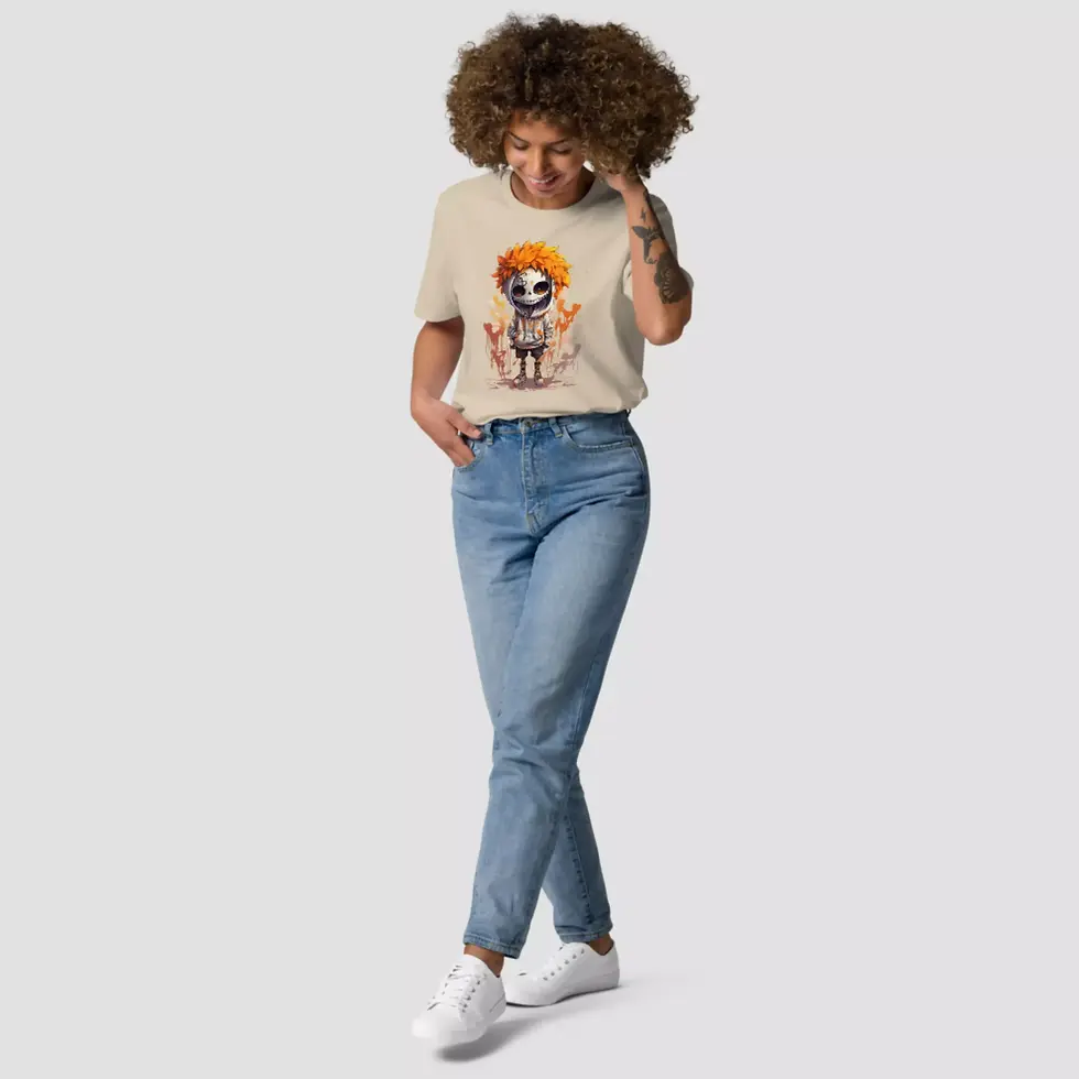 Miniature : T-shirt mort vivant roux Halloween couleur sable. Ce haut unisexe est mis par une femme. Dessin imprimé sur un coton bio.