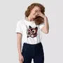 Miniature : T-shirt humour décalé chat. Haut blanc unisexe mis en valeur par une femme. L'imprimé est fait sur un coton bio ultra doux.
