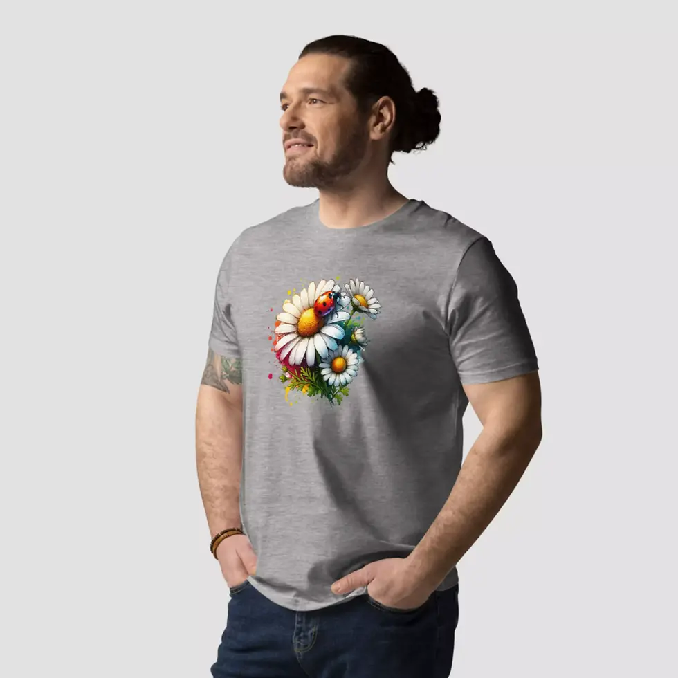 Miniature : T-shirt coccinelle gris. Ce haut unisexe est porté par un mannequin homme. Le motif floral est sur un coton bio ultra doux.