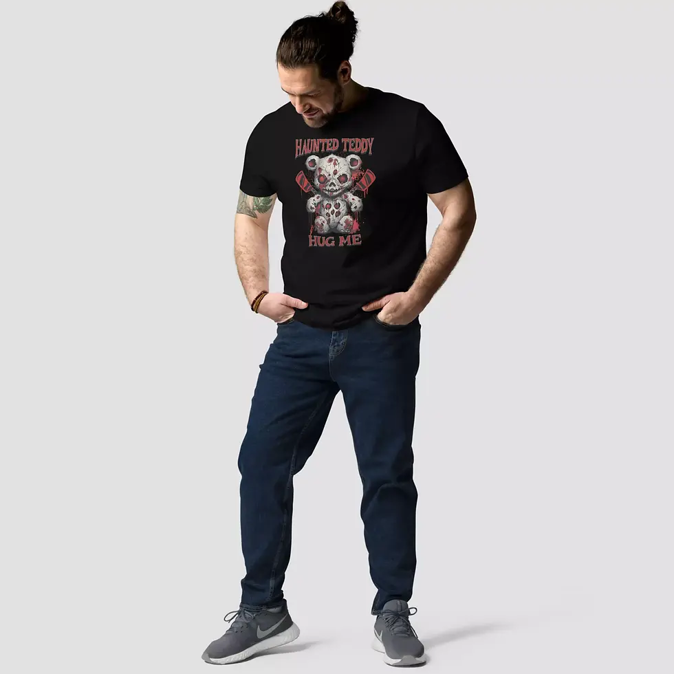 Miniature : T-shirt peluche horreur Halloween noir. Haut unisexe enfilé par un homme. Design imprimé sur un coton bio et respirant.