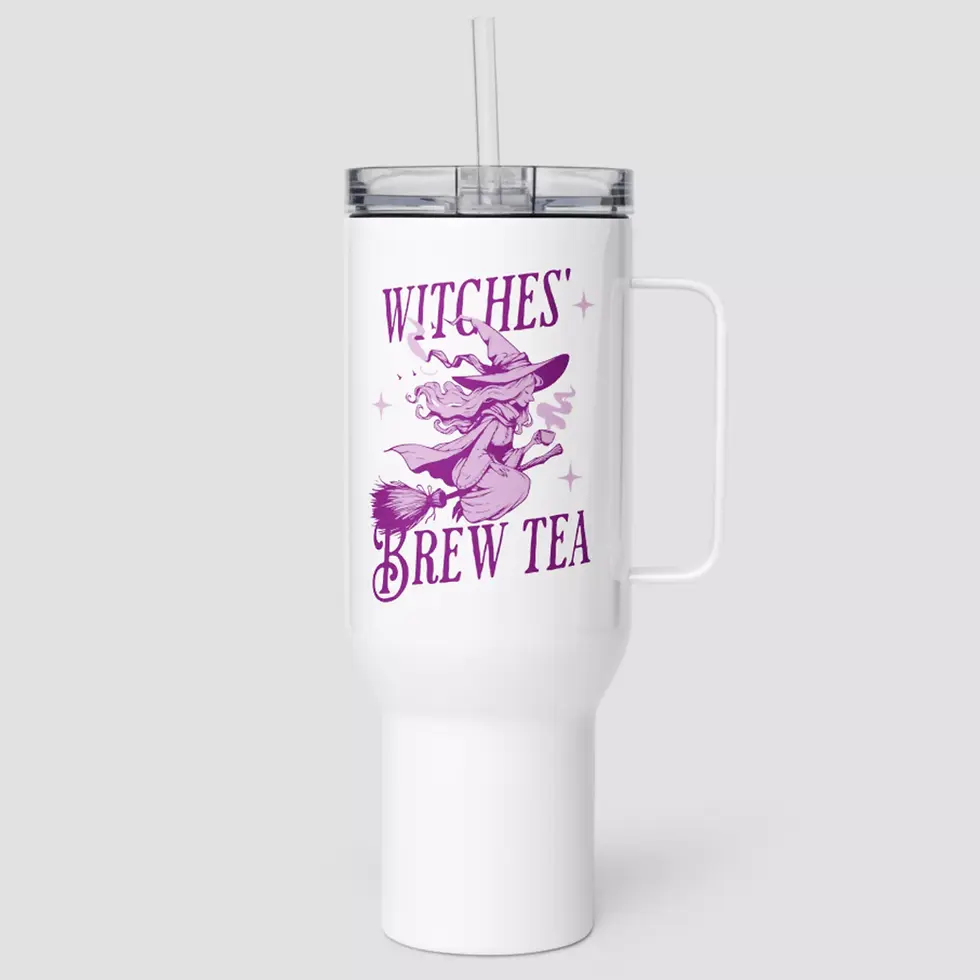 Mug isotherme witches brew tea l'idée de cadeau parfaite pour Noël. Un modèle en acier inox personnalisé avec un design.
