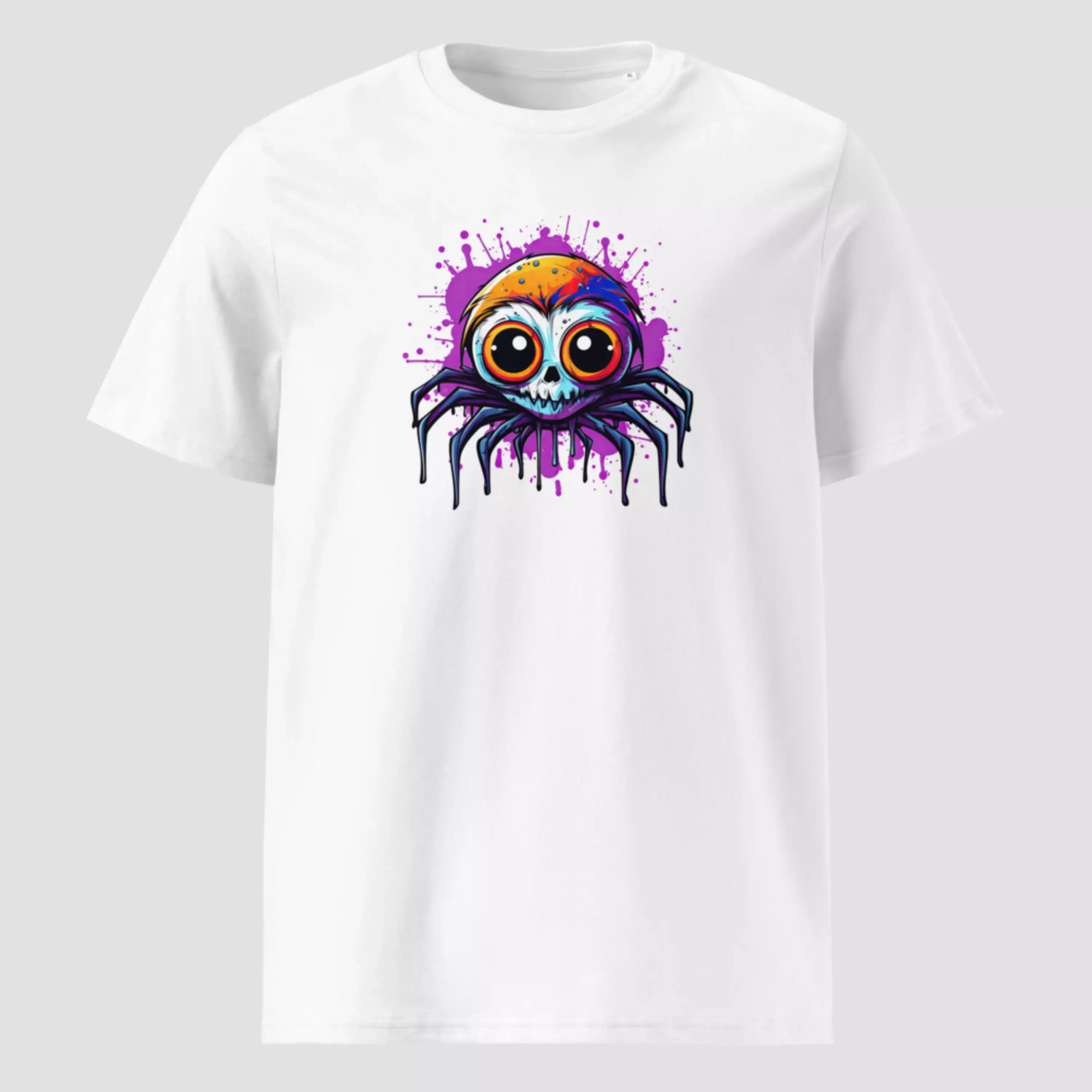 T-shirt monstre araignée Halloween en coton bio blanc. Un modèle unisexe non porté pour voir les détails du design imprimé.