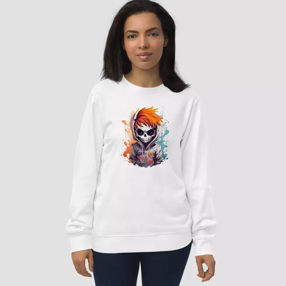 Sweat squelette mort halloween blanc. Haut unisexe porté par une femme. Design imprimé sur un coton bio & polyester recyclé.