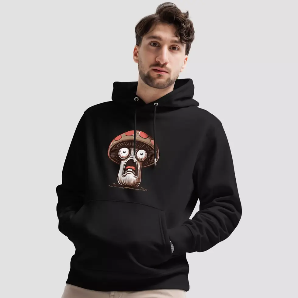Miniature : Sweat à capuche humour décalé champignon noir. Haut unisexe mis en valeur par un homme. Motif imprimé sur un coton bio.