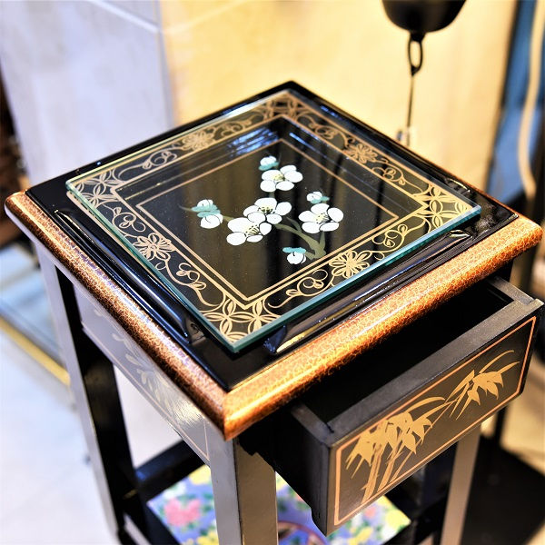 Thumbnail: Lacquer Nesting Table Set