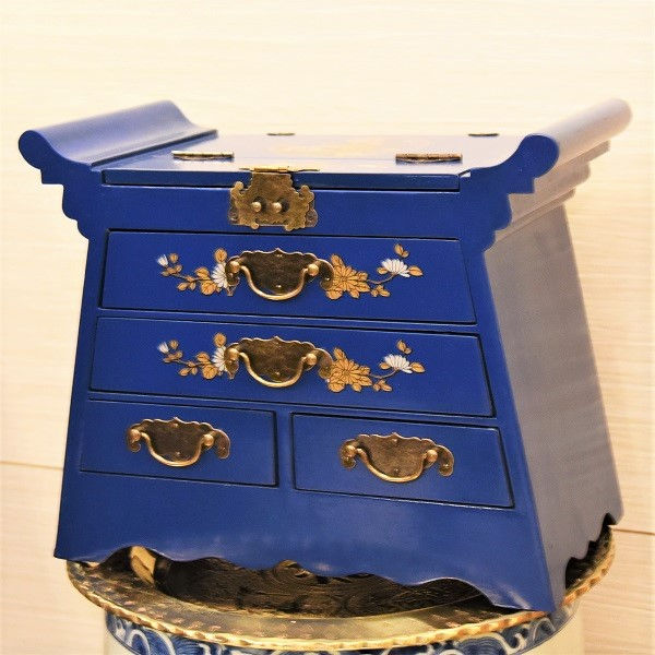 Thumbnail: Gate of China Jewellery Box with Mirror