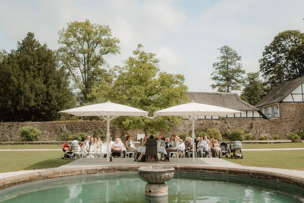 Hochzeit, Hochzeit Schloss Ehreshoven, Hochzeit Engelskirchen, Hochzeit Bergneustadt, Hochzeit Gummersbach, Schlossgarten Ehreshoven, Gut Forkscheid, Alte Schmiede Gut Forkscheid, Hochzeit Gut Forkscheid, Standesamt Engelskirchen, Standesamt Schloss Ehreshoven, standesamtliche Trauung im Schlossgarten Ehreshoven