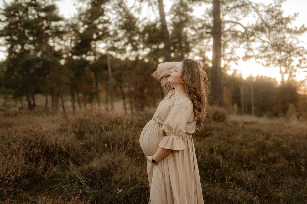 Babybauch, Babybauchshooting, Babybauchshooting Siegen, Fotografin Siegen, Fotografin Kreuztal, Fotografin Neunkirchen, Fotografin Burbach, Fotografin Wilnsdorf, Fotografin Freudenberg, Fotografin Haiger, Fotografin Kreuztal, Fotografin Netphen, Fotografin Hilchenbach, Fotografin Olpe, Fotografin Drolshagen, Fotografin Bergneustadt, Fotografin Gummersbach, Fotografin Wiehl, Fotografin Nümbrecht, Babybauchfotografin Siegen, Babybauchfotoshooting Siegen