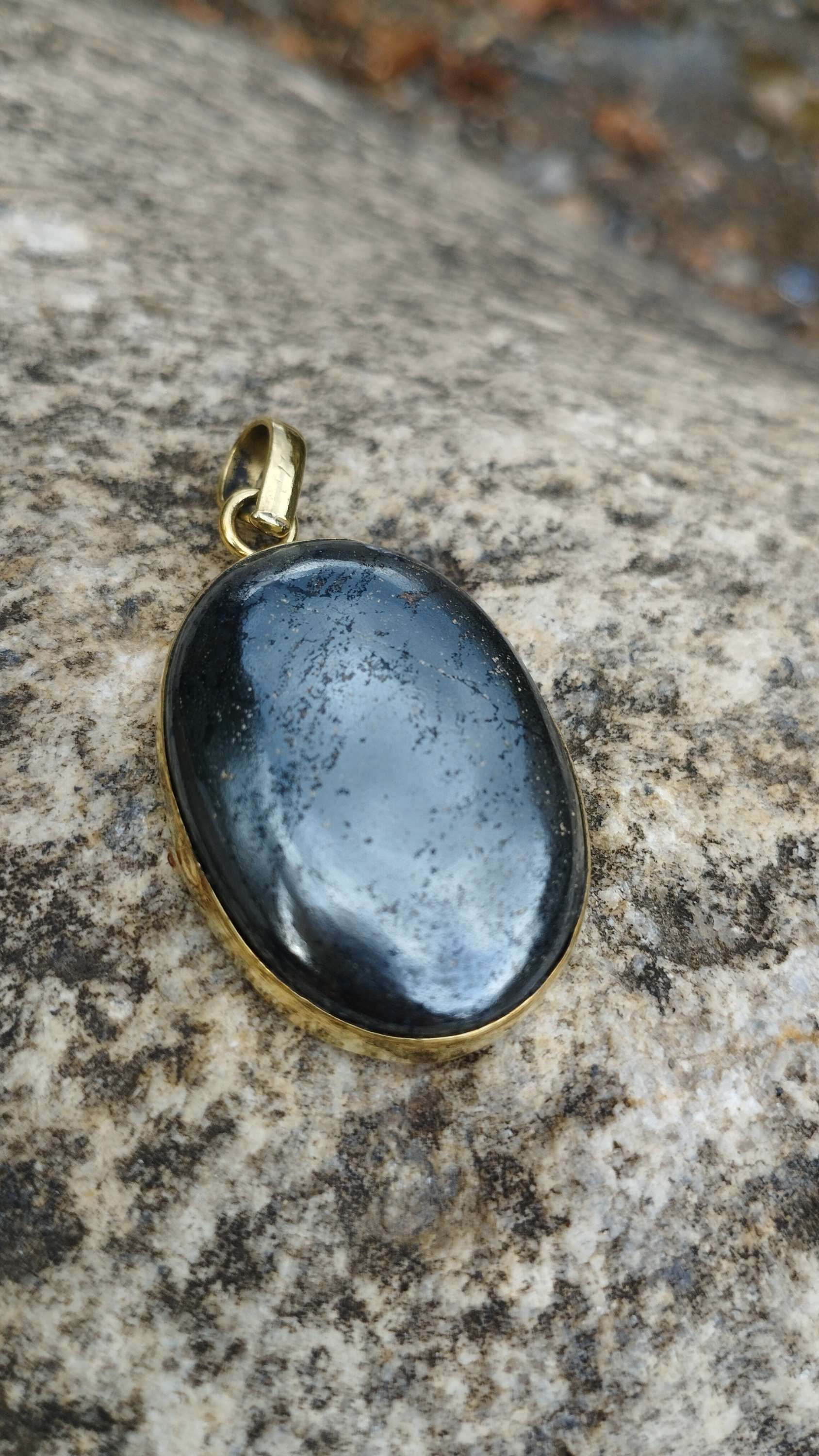 Pendentif hématite certi en laiton