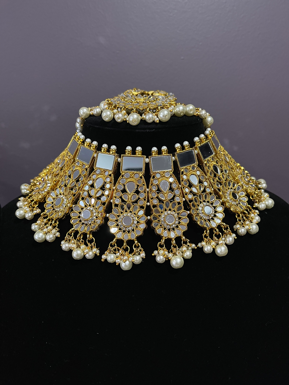 Thumbnail: Aranya - White