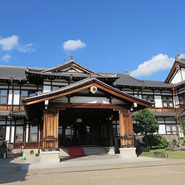 The Nara Hotel, one of the oldest hotels in Japan, is found on a hilltop of Nara City.