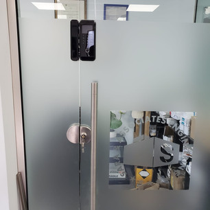 Commercial Locking Device for Glass Doors