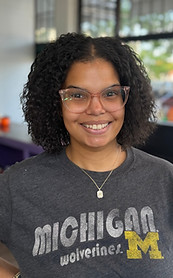 Healthy, defined curls start with the right cut and care. At Onyx & Ash, Sara Monserret specializes in curly hair shaping, hydration treatments, and customized styling routines. Each curl is cut to enhance its natural pattern, volume, and movement — creating beautiful, bouncy results that last.