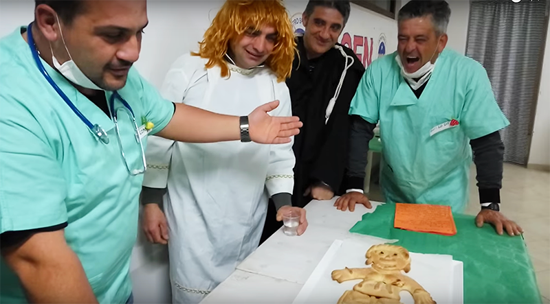 italian-improv-actors-dressed-as-doctors-for-italian-tradition-sega-la-vecchia