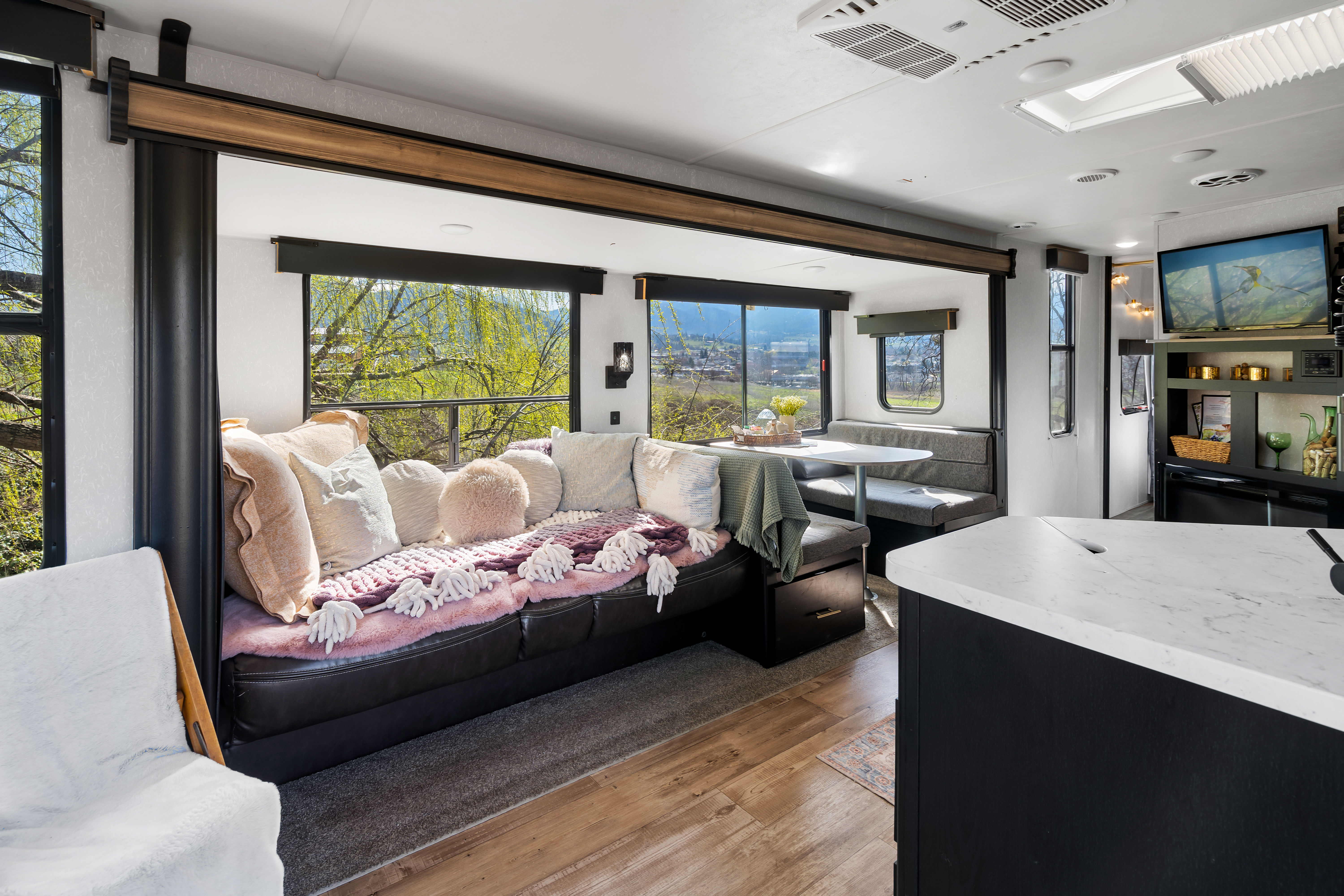 Glamp & Water's Edge Compound - (Paschal Winery, Sleeps 8)