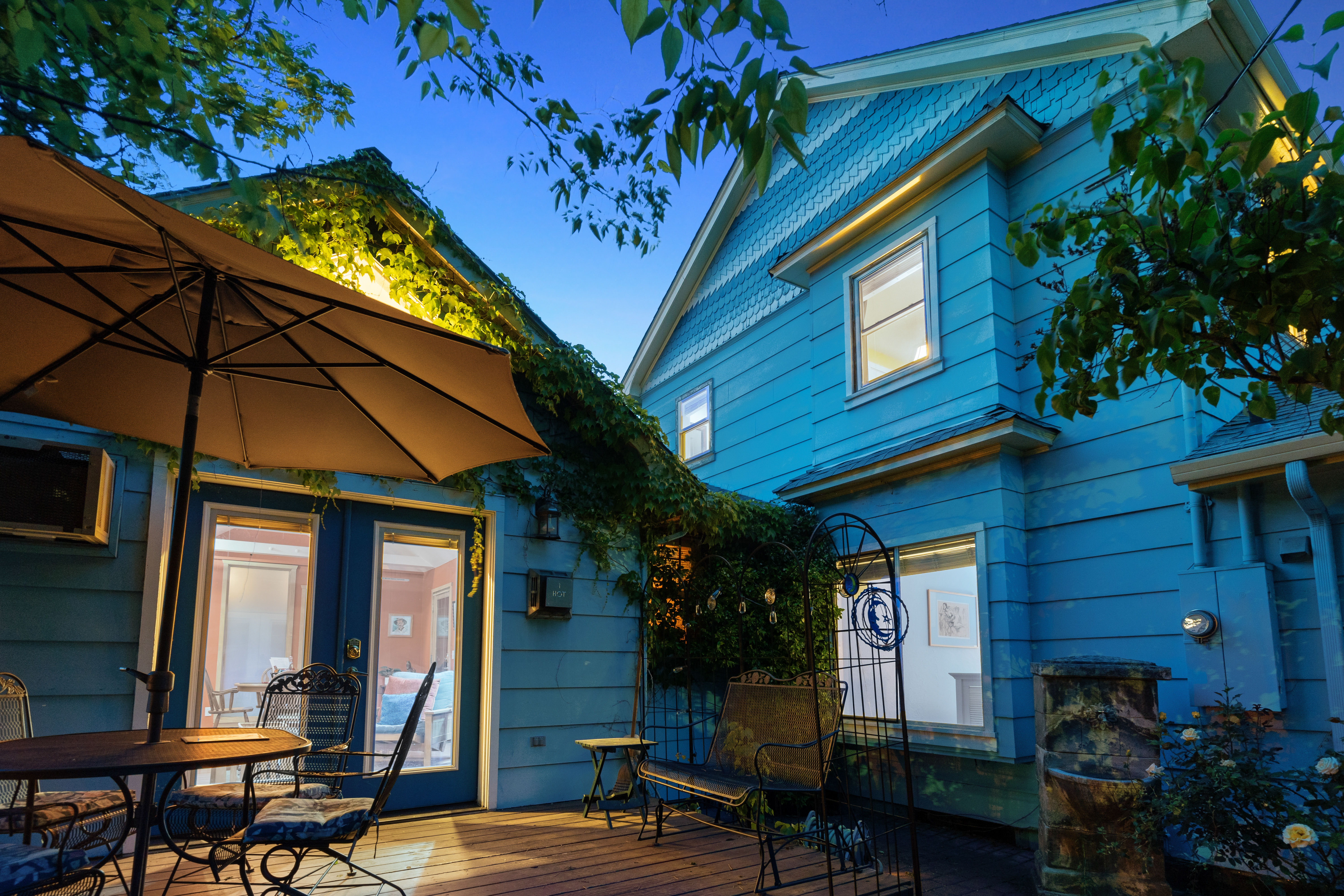 Blue Moon Cottage - (Downtown Ashland, Sleeps 4)