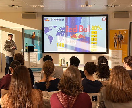 Christoph Mayr, Global Head of Off Premise bei Red Bull, zu Gast an der Europa HAK