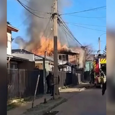2 personas fallecidas deja incendio de vivienda en Coyhaique