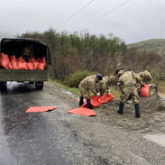 Efectivos de la IV División de Ejército apoyan a la comunidad en emergencia climática