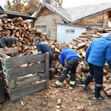 100 FAMILIAS DE COCHRANE RECIBEN LEÑA ANTES DEL INVIERNO