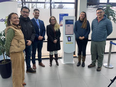 Edelaysen fortalece la atención a clientes con nuevo tótem de autoservicio en oficina de Coyhaique